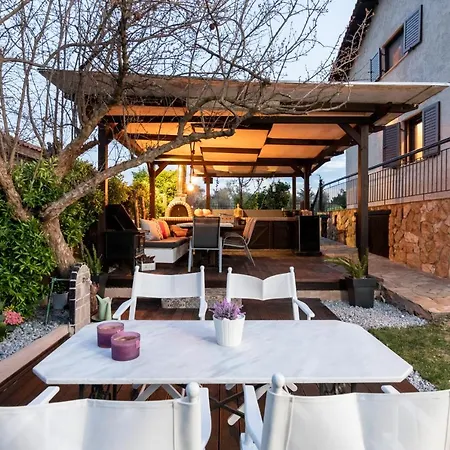 F & B Collection - St Triada For 8 - Niki Apartment