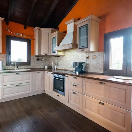 F & B Collection - St Triada For 8 - Niki