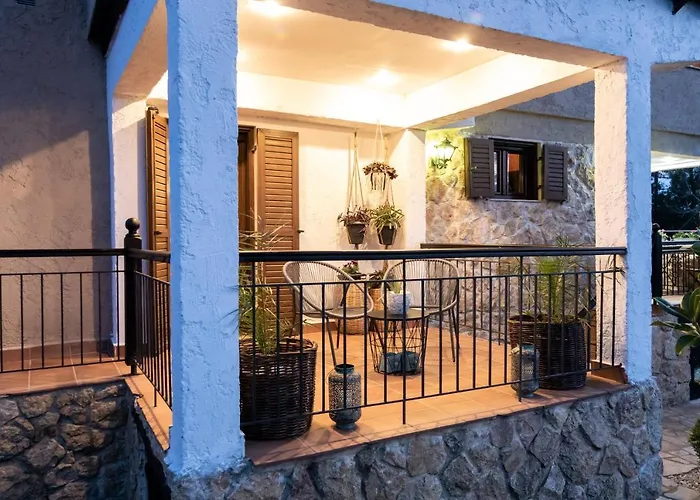 Apartment F & B Collection - St Triada For 8 - Niki